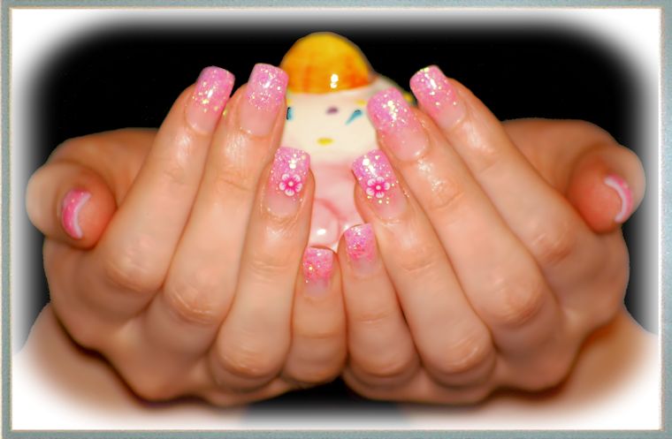 pinkcupcake-nails-frame1